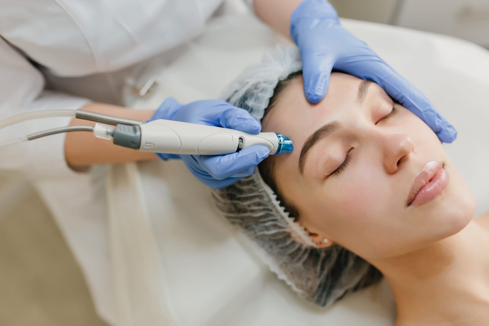 علاج تجميلي في مركز مسقط للأمراض الجلدية