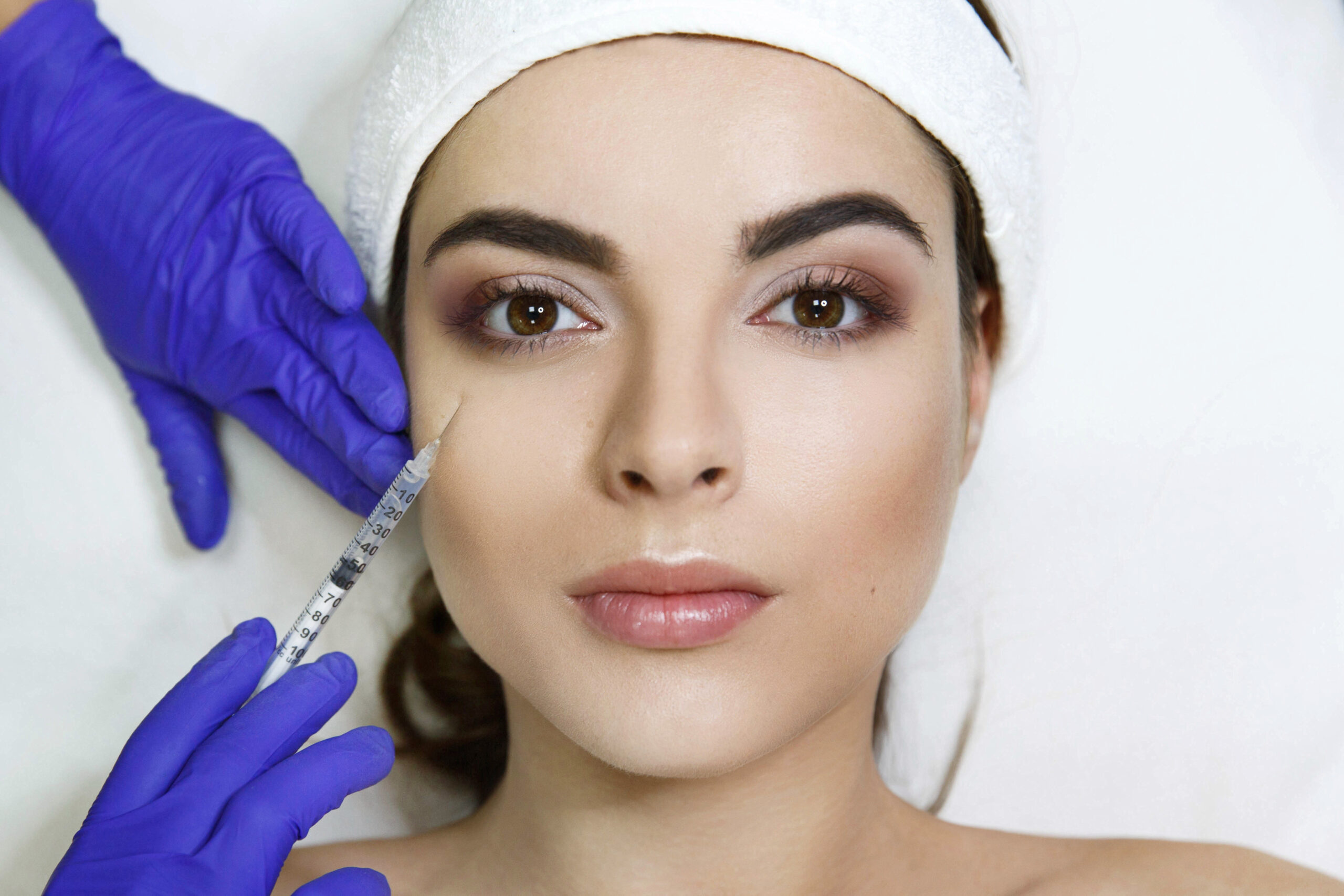 Cosmetologiest makes beauty injection in woman’s face in the cli Cosmetologiest makes beauty injection in woman's face in the clinic